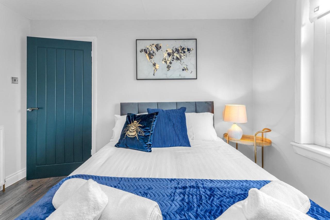 Modern & Spacious 2 Bedroom House - Free Parking - Front & Back Garden - Private Main Door Entrance Edinburgh Bagian luar foto